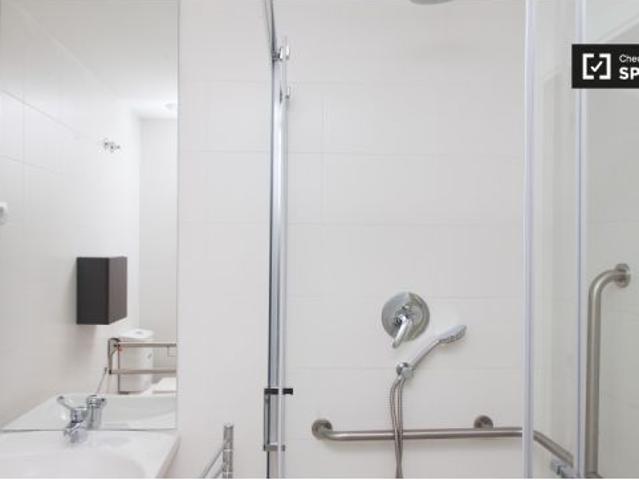 Gran habitación con calefacción en piso compartido, Salamanca