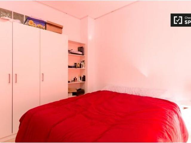 Gran habitación con cama doble en alquiler en Centro
