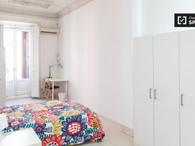 Gran habitación en apartamento de 12 habitaciones en Sol, Madrid