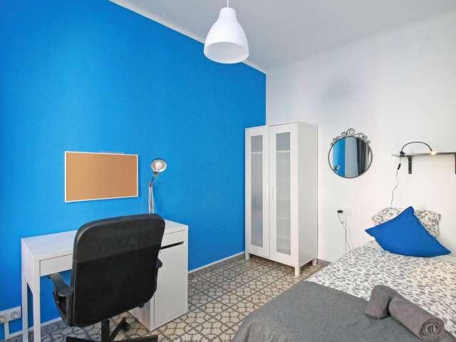 Gran habitación en apartamento de 4 dormitorios en Poble Sec, Barcelona
