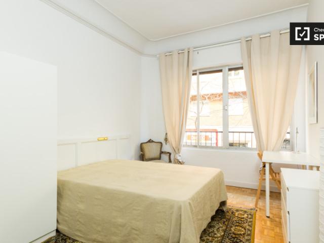Gran habitación en piso compartido en Malasaña, Madrid