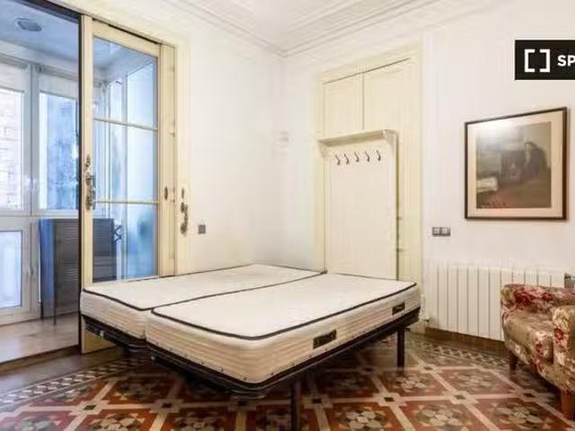Gran habitación en piso compartido en El Born, Barcelona
