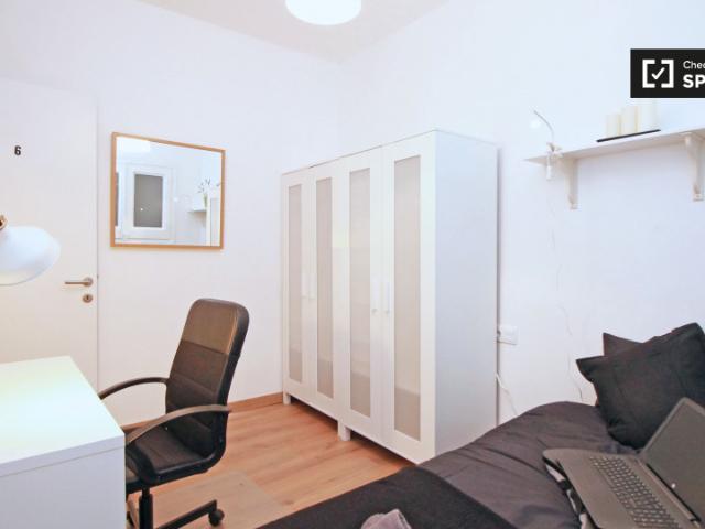 Gran habitación en piso compartido en el Eixample, Barcelona