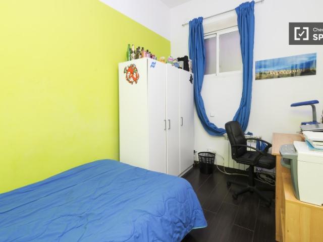 Gran habitación en piso compartido en Puerta del Ángel, Madrid