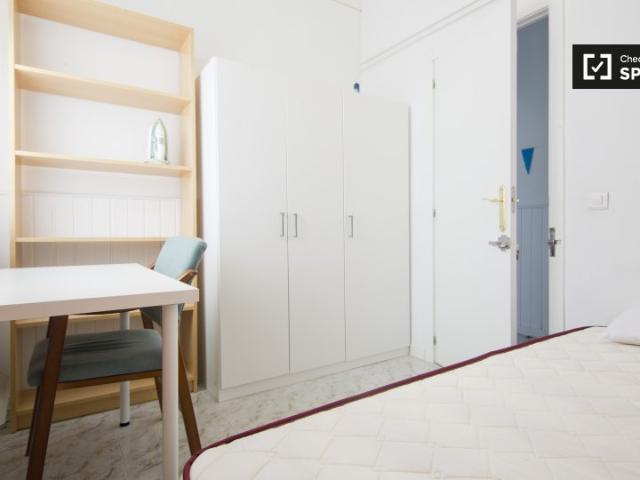 Gran habitación en piso compartido en Puerta del Ángel, Madrid