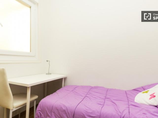 Gran habitación en piso compartido en Puerta del Sol, Madrid