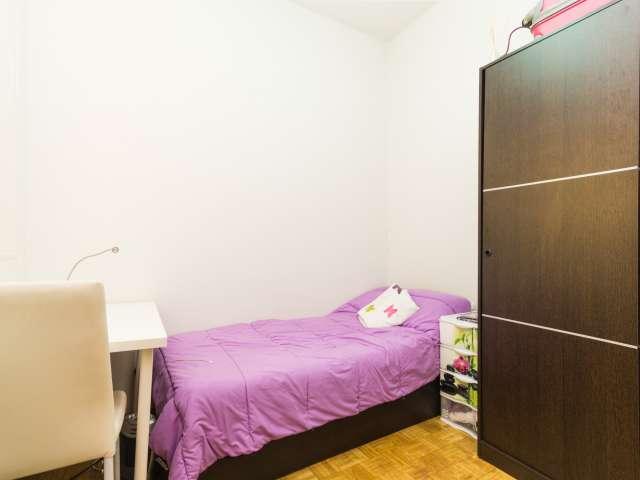 Gran habitación en piso compartido en Puerta del Sol, Madrid