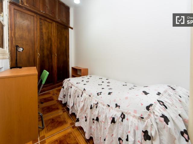Gran habitación en piso compartido en Puerta del Sol, Madrid