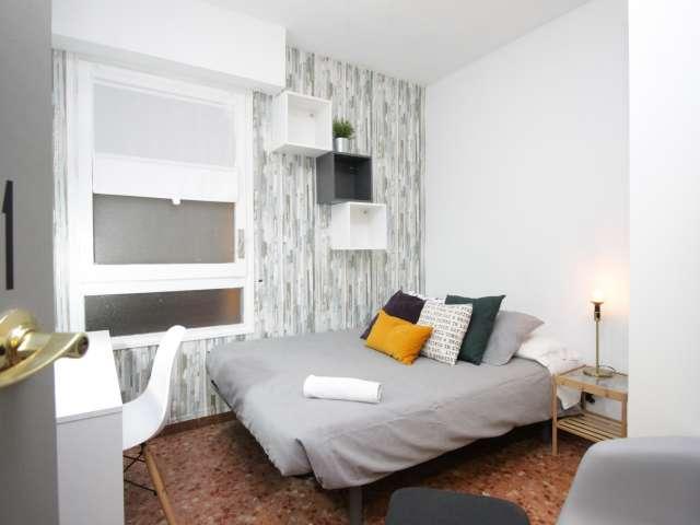 Gran habitación en piso compartido por Eixample, Barcelona
