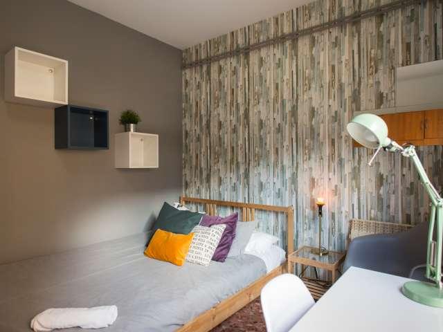 Gran habitación en piso compartido por Eixample, Barcelona