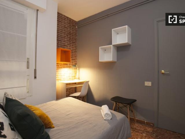 Gran habitación en piso compartido por Eixample, Barcelona