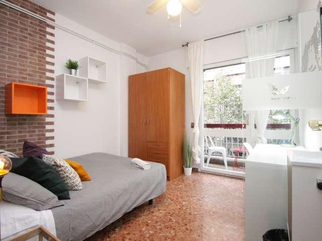 Gran habitación en piso compartido por Eixample, Barcelona