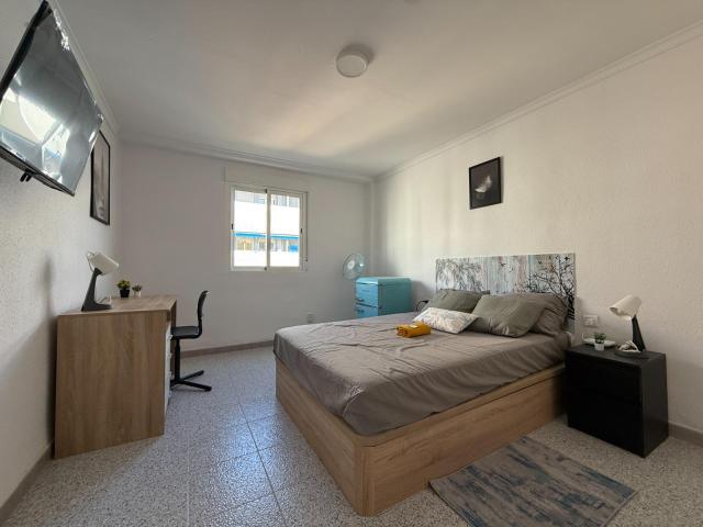 Gran habitacion en pleno centro de Gandia