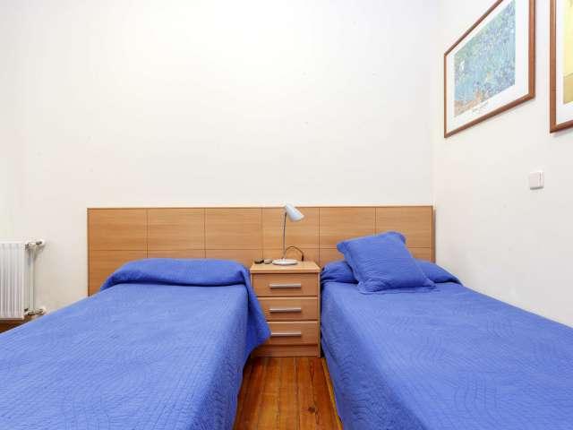 Gran habitación en un apartamento de 12 habitaciones en Atocha, Madrid