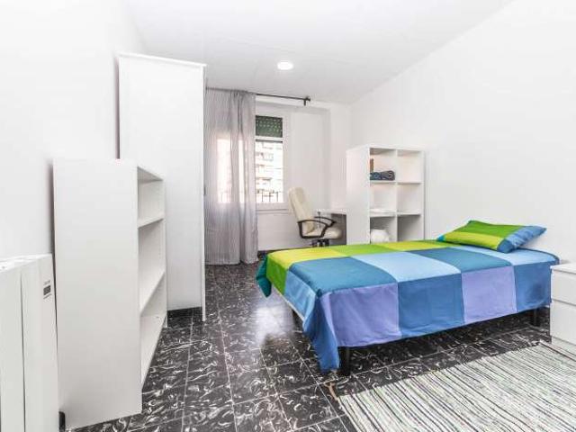 Gran habitación en un apartamento de 5 dormitorios en Extramurs, Valencia