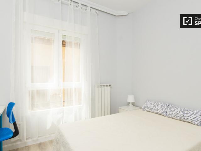 Gran habitación en un apartamento de 5 dormitorios en Malasaña, Madrid