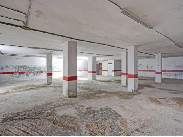 ¡ GRAN INVERSIÓN ! TODA UNA PLANTA DE GARAJES Y TRASTEROS,POR TAN SOLO EL METRO CUADRADO A 393€