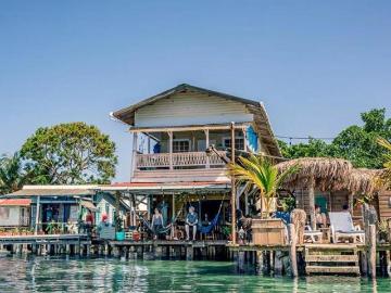 Gran inversión de 2 pisos frente al mar BnB en Saigón, Isla Colón
