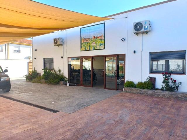 Gran local a la venta en Castillo de Tajarja Granada