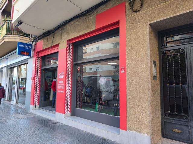 Gran local comercial con doble acceso en Gandia – 260 m2 en calle Benissuai