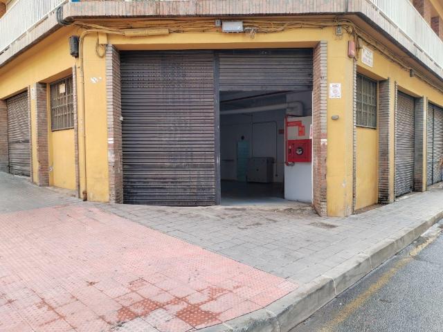 Gran local comercial de 990 m2 en esquina junto al centro de Alicante | Máxima visibilidad y múltiples posibilidades de negocio