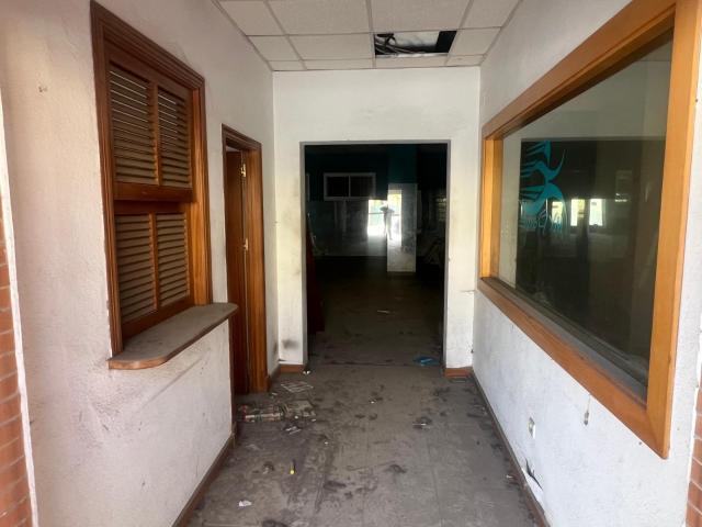 Gran local comercial de 380 m2 en excelente ubicación y con gran potencial