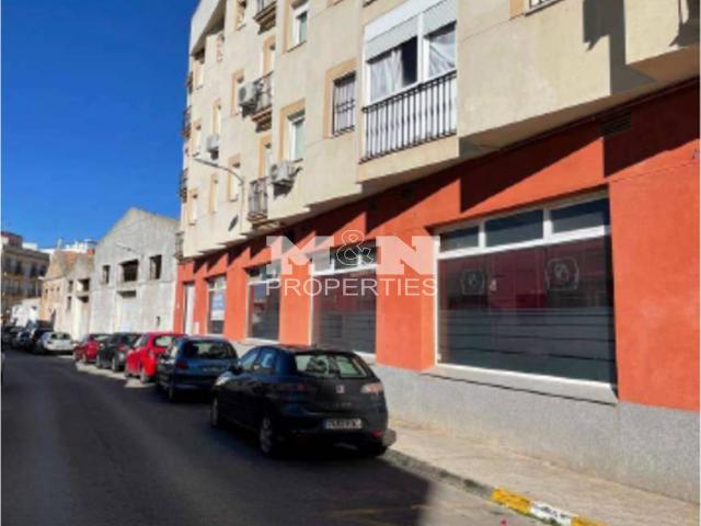 GRAN LOCAL COMERCIAL DE POSESION BANCARIA, A DOS CALLES VICENTE ALEIXANDRE Y AVENIDA JUAN CARLOS RODRIGUEZ IBARRA.ALMEND