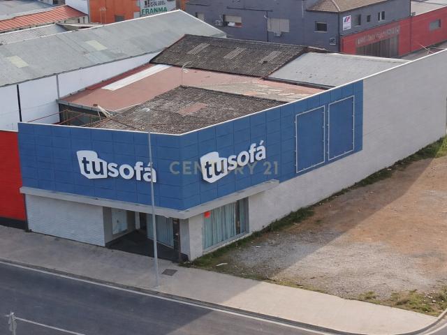 ✨ Gran local comercial en Cáceres – 634 m² en Carretera de Medellín, 16 fachada enorme y máxima visibilidad ✨