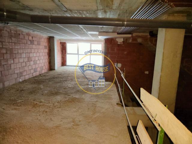 GRAN LOCAL DE CASI 1000M2 EN ONTINYENT. SE PUEDE OFRECER TAMBIÉN SEPARADO EN DOS LOCALES