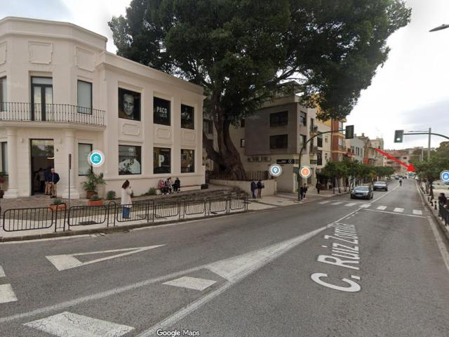 Gran local de hostelería de 293 m2 equipado, junto a Correos y a 150 m del Centro Paco de Lucía