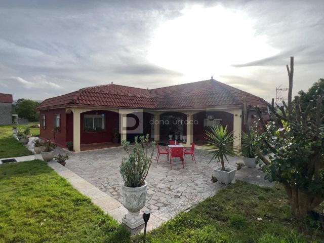 Gran Parcela Con Bonito Chalet Y Nave Industrial Precio: 420. 220m² Mos