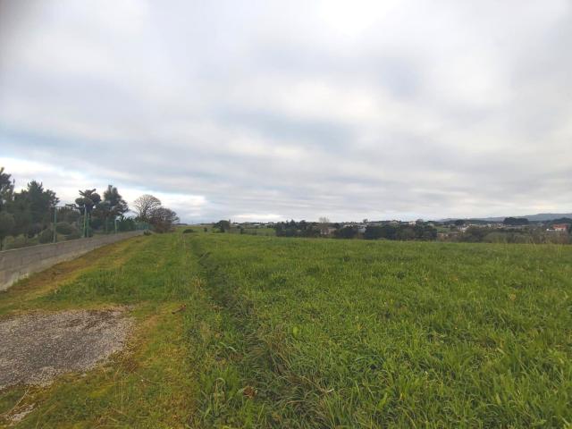 Gran parcela en venta urbanizable y segregable en Tapia de Casariego