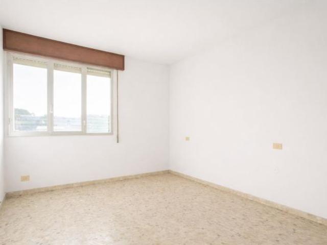 Gran piso con mucho potencial en A Mamoa – Ribeira