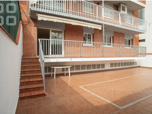 Gran piso con espectacular terraza de más de 110 m² y parking opcional en L’Hospitalet