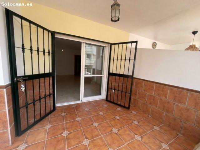 Gran piso con terraza y piscina en Torrox Costa