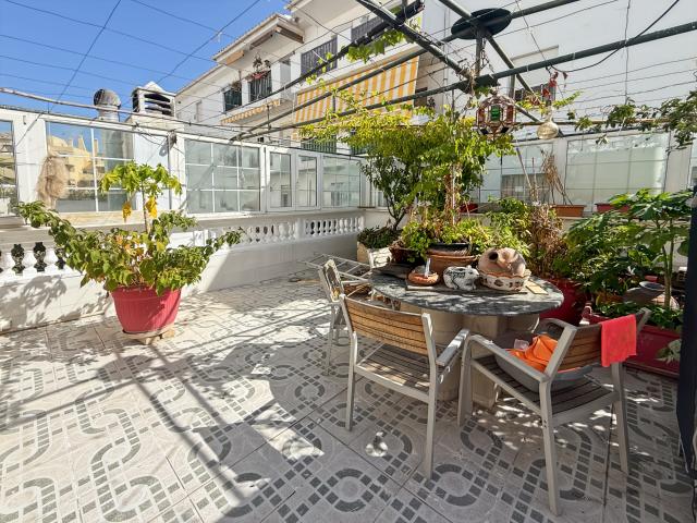 Gran piso con varias terrazas en Estepona
