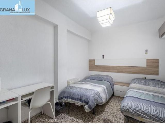 GRAN PISO CON 4 HABITACIONES JUNTO AV. DE DILAR