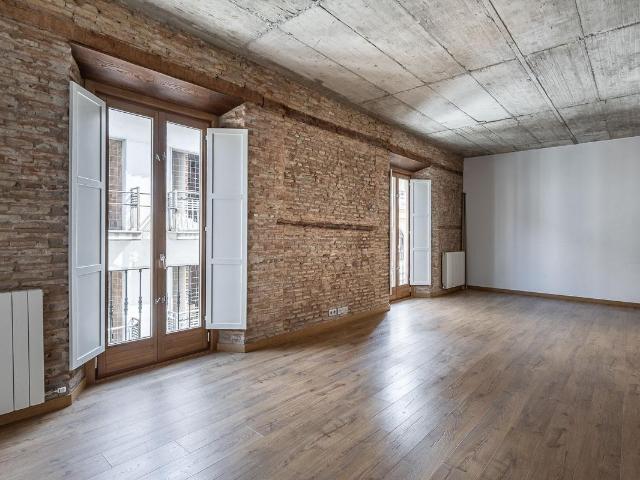 GRAN PISO DE 3 DORMITORIOS Y 3 BAÑOS EN EL CENTRO DE GRANADA!