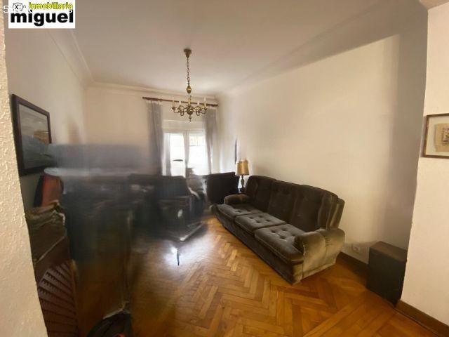 Gran piso de 321m2 con garaje cerrado y aparcamiento en urbanización — una oportunidad única en el c