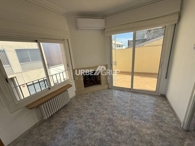 GRAN PISO DE 5 HABITACIONES CON TERRAZA Y LOCAL PARKING EN SIGLO XX