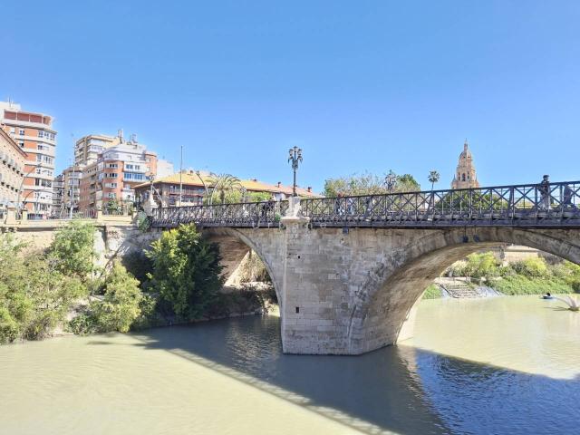 GRAN PISO. !. JUNTO AL PUENTE DE LOS PELIGROS. Murcia