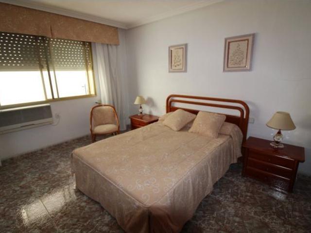 GRAN PISO TORREVIEJA CENTRO DE 200 METROS