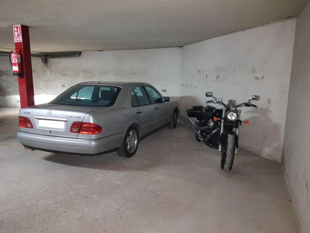GRAN PLAZA DE GARAJE, COCHE, MOTO Y ALGO MÁS