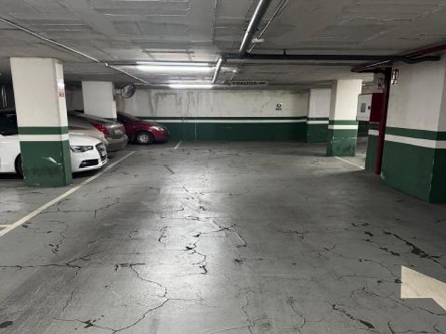 GRAN PLAZA DE PARKING EN LA CALLE MANSO