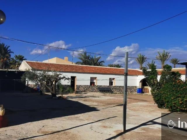 Gran propiedad en El Realengo con 2 viviendas y parcela extra edificable