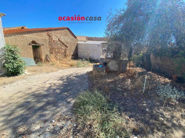 GRAN SOLAR URBANO CON CASA A LA VENTA