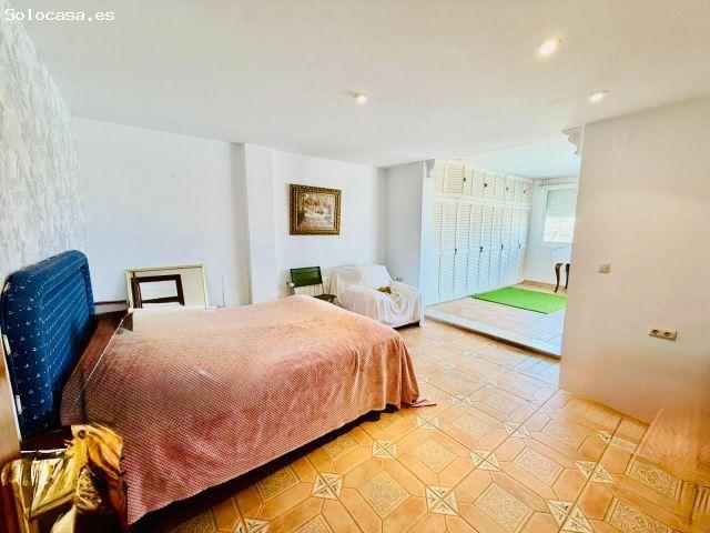 Gran villa independiente con piscina y dos viviendas en una 6 dormitorios con gran potencial en La