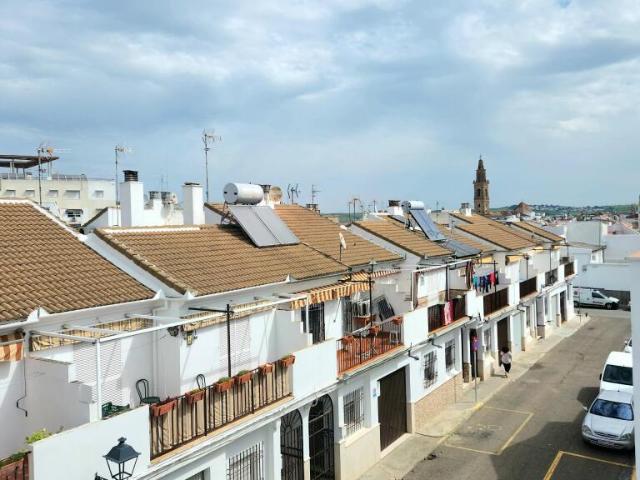 Gran vivienda adosada en Écija, junto Colegio Público Calvo Sotelo!