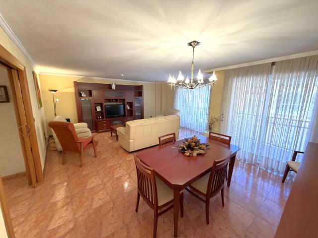 Gran vivienda de tres dormitorios en pleno corazón del pueblo