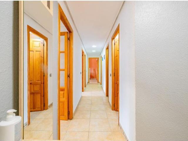 Gran vivienda de 129 m2 con terraza acristalada, portal reformado y ascensor a cota cero en Oropesa